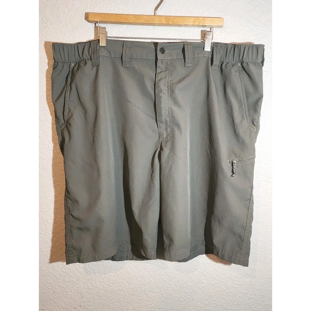 Wrangler Mens Shorts, Green, Size 44, Zip Pockets, Inseam 10 In, Flat Front